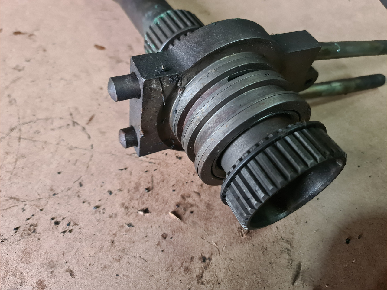 John Deere 4650, 4850 WAŁ NAPĘDOWY R89463 RE35974 R70800 AR94272 - Palier para Maquinaria agrícola: foto 4 John Deere 4650, 4850 WAŁ NAPĘDOWY R89463 RE35974 R70800 AR94272 - Palier para Maquinaria agrícola: foto 4