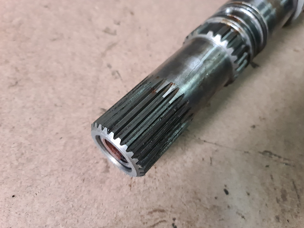 John Deere 4650, 4850 Wał Skrzyni Biegów z Pierścieniem R119550 JD9002 - Palier para Maquinaria agrícola: foto 2 John Deere 4650, 4850 Wał Skrzyni Biegów z Pierścieniem R119550 JD9002 - Palier para Maquinaria agrícola: foto 2