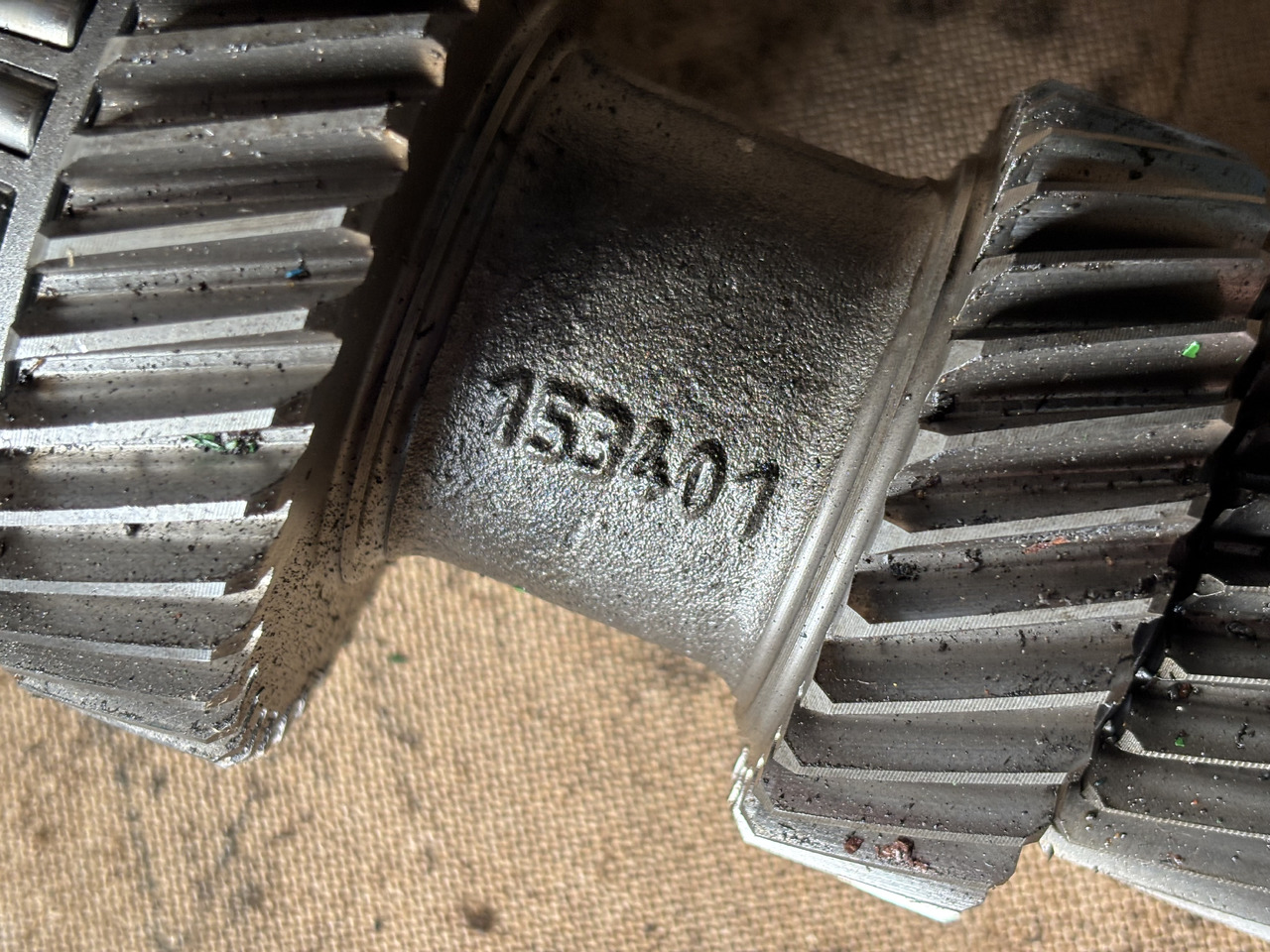 John Deere 6120 6220 Wał Napędowy L153401 - Palier para Maquinaria agrícola: foto 4 John Deere 6120 6220 Wał Napędowy L153401 - Palier para Maquinaria agrícola: foto 4