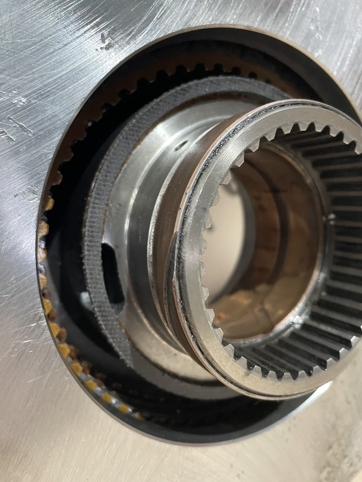 John Deere 6300 6100 6200 6400 - kosz sprzęgła R153301 RE47276 - Embrague y piezas para Maquinaria agrícola: foto 5 John Deere 6300 6100 6200 6400 - kosz sprzęgła R153301 RE47276 - Embrague y piezas para Maquinaria agrícola: foto 5