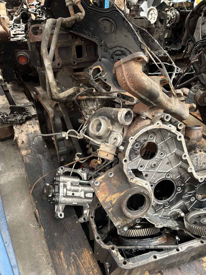 Manitou MLT 634-120 Perkins Silnik Blok Tryby Koło Pasowe Pokrywa Wał Korbowy CZĘŚCI - Cigüeñal para Maquinaria agrícola: foto 1 Manitou MLT 634-120 Perkins Silnik Blok Tryby Koło Pasowe Pokrywa Wał Korbowy CZĘŚCI - Cigüeñal para Maquinaria agrícola: foto 1