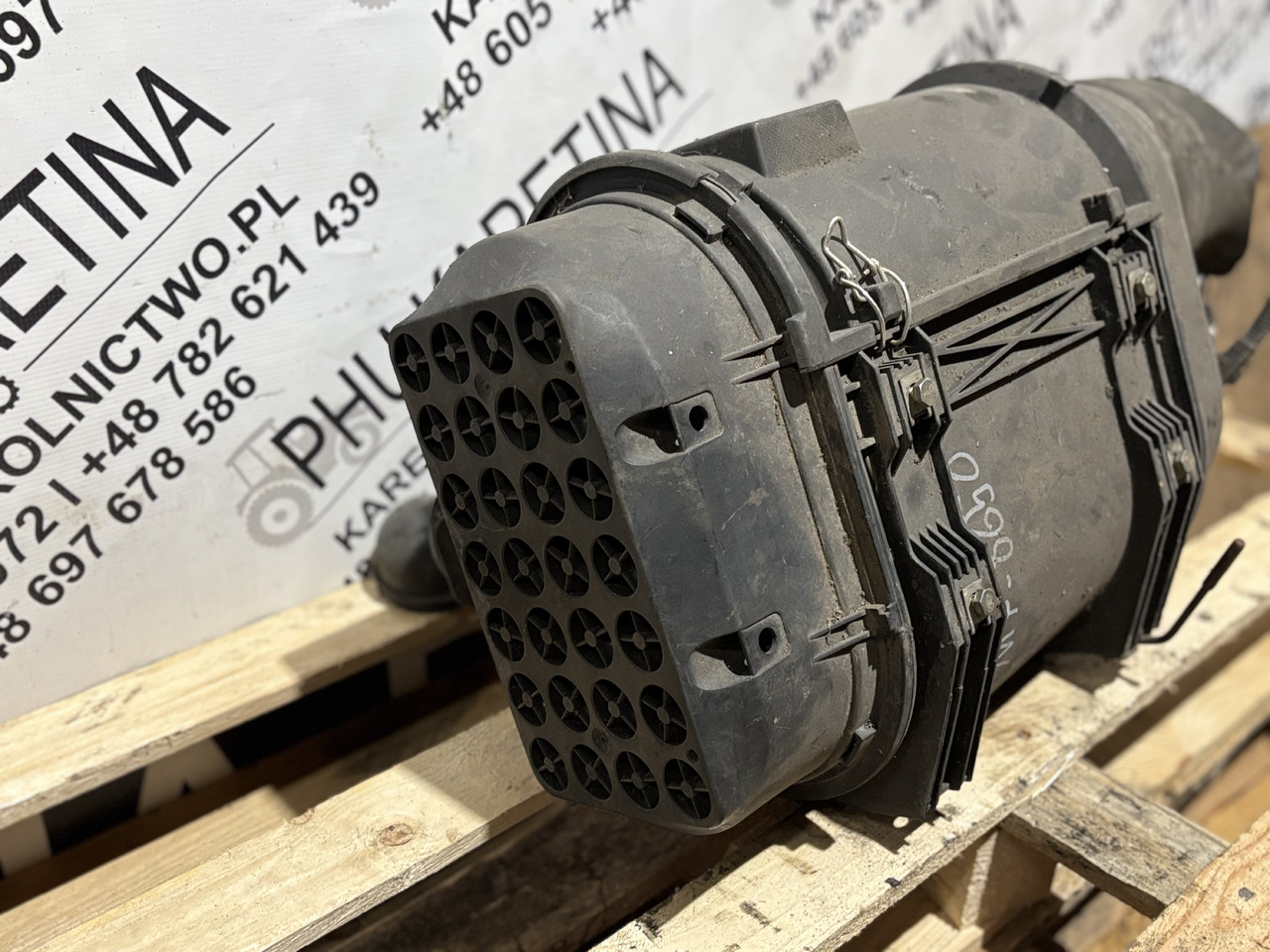 Massey Ferguson 4286482M92 Obudowa Filtra Powietrza Zespół - Filtro de aire para Maquinaria agrícola: foto 1 Massey Ferguson 4286482M92 Obudowa Filtra Powietrza Zespół - Filtro de aire para Maquinaria agrícola: foto 1