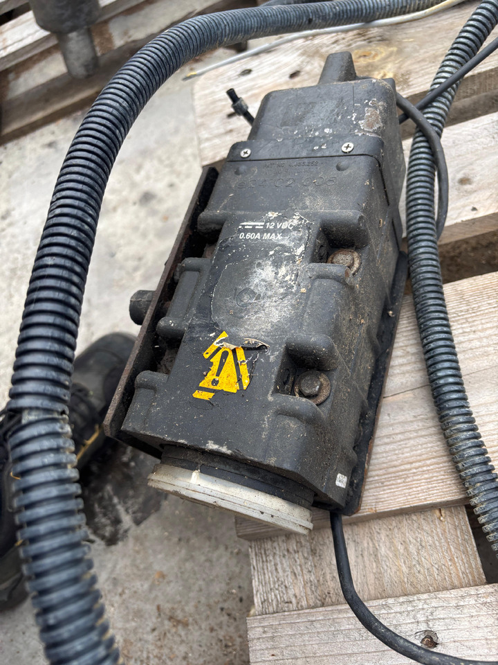 Massey Ferguson, Landini, Claas Radar Sensor Czujnik Prędkości Miernik Areału 3714290M2 - Sensor para Maquinaria agrícola: foto 2 Massey Ferguson, Landini, Claas Radar Sensor Czujnik Prędkości Miernik Areału 3714290M2 - Sensor para Maquinaria agrícola: foto 2