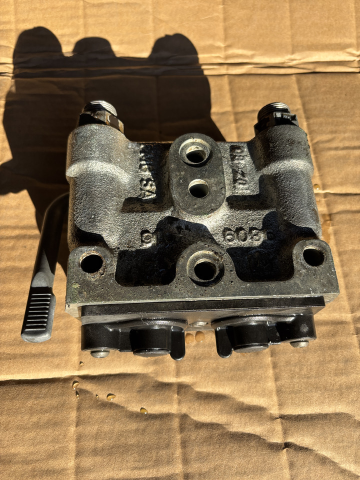 Massey Fergusson - zawór gniazdo hydrauliczne 3796260M1 ACP0307080 - Válvula hidráulica para Maquinaria agrícola: foto 3 Massey Fergusson - zawór gniazdo hydrauliczne 3796260M1 ACP0307080 - Válvula hidráulica para Maquinaria agrícola: foto 3