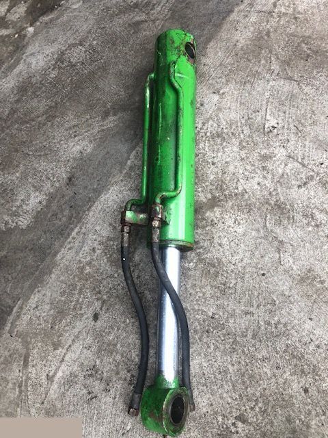 Matbro ts 270 - Siłownik Wychyłu Łyźki - Cilindro hidráulico para Maquinaria agrícola: foto 3 Matbro ts 270 - Siłownik Wychyłu Łyźki - Cilindro hidráulico para Maquinaria agrícola: foto 3
