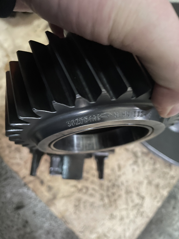 New Holland T8 Case Magnum - koło zębate pośrednie 302554A1 - Caja de cambios y piezas para Maquinaria agrícola: foto 2 New Holland T8 Case Magnum - koło zębate pośrednie 302554A1 - Caja de cambios y piezas para Maquinaria agrícola: foto 2