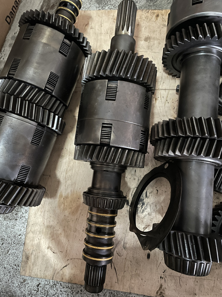 New Holland T8 Case Magnum - kosze skrzyni biegów - Caja de cambios y piezas para Maquinaria agrícola: foto 2 New Holland T8 Case Magnum - kosze skrzyni biegów - Caja de cambios y piezas para Maquinaria agrícola: foto 2