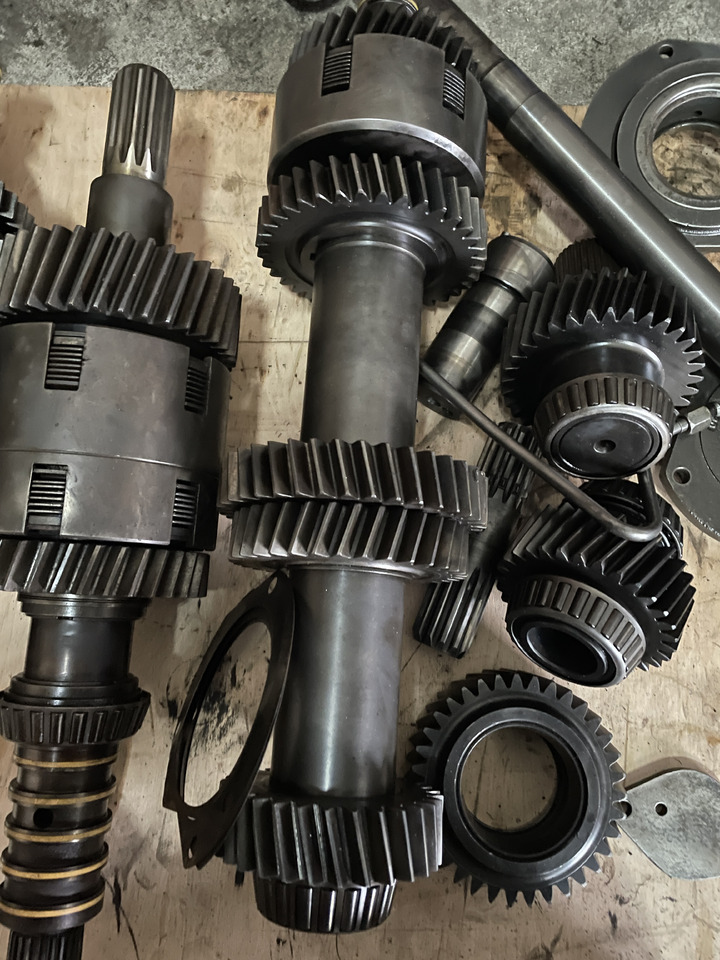 New Holland T8 Case Magnum - kosze skrzyni biegów - Caja de cambios y piezas para Maquinaria agrícola: foto 3 New Holland T8 Case Magnum - kosze skrzyni biegów - Caja de cambios y piezas para Maquinaria agrícola: foto 3