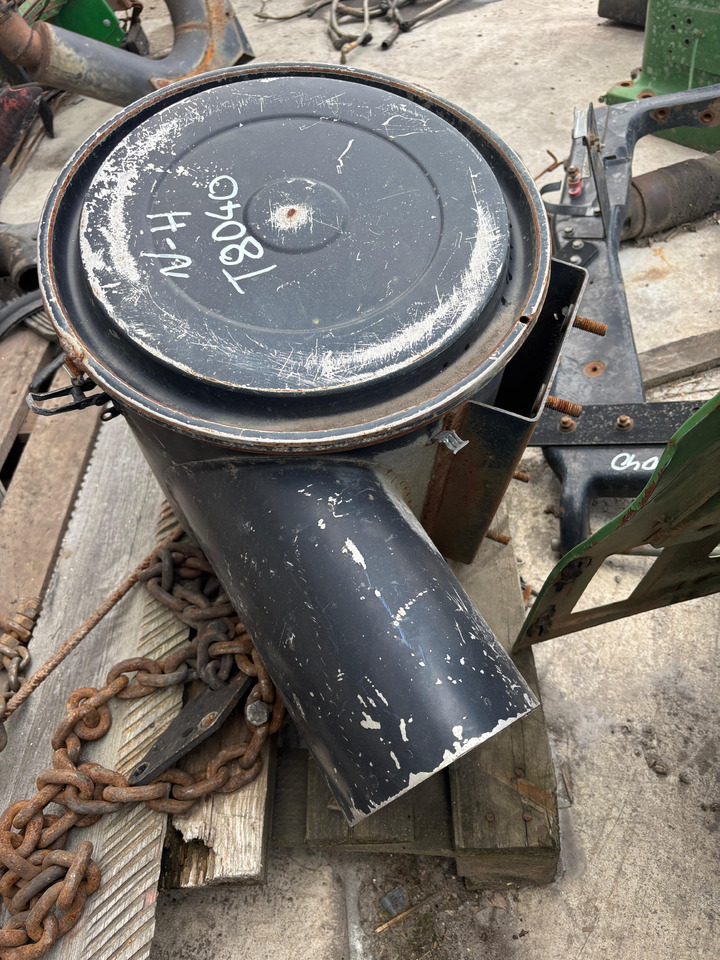 New Holland T8040 Obudowa Filtra Powietrza - Filtro de aire para Maquinaria agrícola: foto 1 New Holland T8040 Obudowa Filtra Powietrza - Filtro de aire para Maquinaria agrícola: foto 1