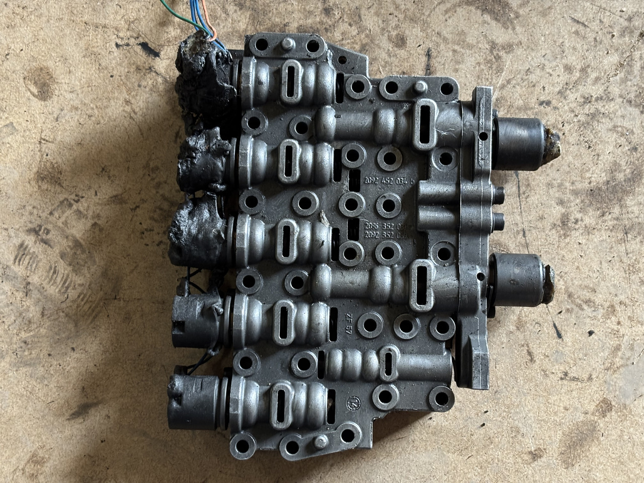 Płyta zaworowa mechatroniki ZF Skrzyni Biegów 2092452035, 2092352035, 2096352037 - Transmisión para Maquinaria agrícola: foto 2 Płyta zaworowa mechatroniki ZF Skrzyni Biegów 2092452035, 2092352035, 2096352037 - Transmisión para Maquinaria agrícola: foto 2