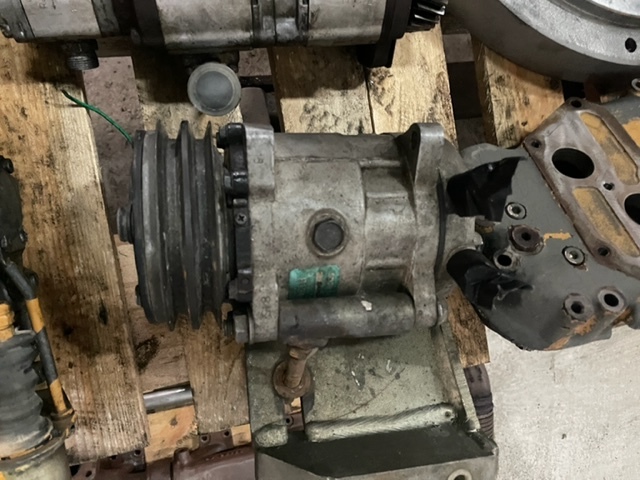 Spręźarka klimatyzacji Liebherr L551 , D916 - Compresor de aire acondicionado para Maquinaria de construcción: foto 2 Spręźarka klimatyzacji Liebherr L551 , D916 - Compresor de aire acondicionado para Maquinaria de construcción: foto 2