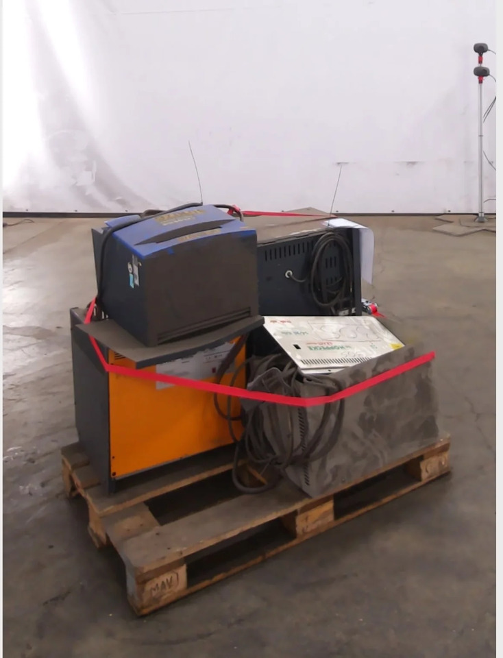 Implemento para Equipo de manutención Attachment Battery Charger Package 4 pieces: foto 1
