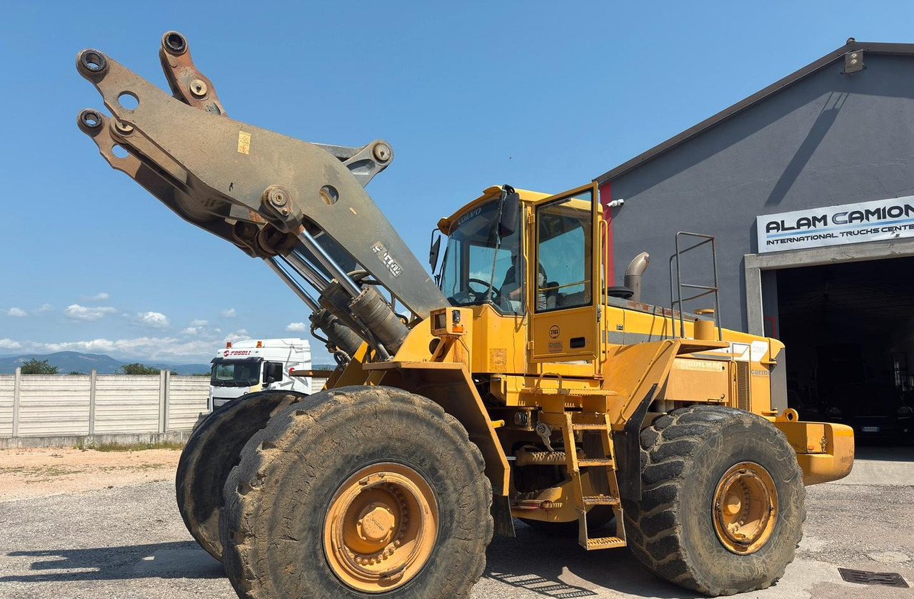 Pala gommata Volvo L 220 - Cargadora de ruedas: foto 2 Pala gommata Volvo L 220 - Cargadora de ruedas: foto 2
