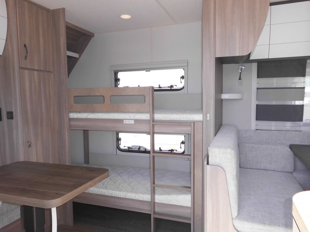 Hobby Excellent Edition 650 KMFe 2025 2200kg., Teppich - Caravana: foto 5 Hobby Excellent Edition 650 KMFe 2025 2200kg., Teppich - Caravana: foto 5