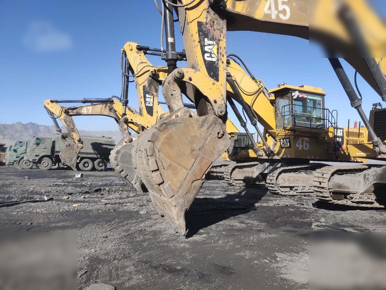 2013 CATERPILLAR 6015 - Excavadora de cadenas: foto 2 2013 CATERPILLAR 6015 - Excavadora de cadenas: foto 2