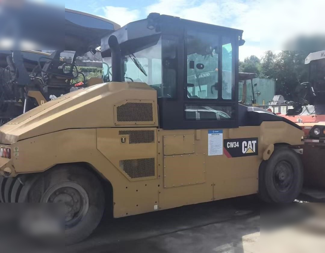 2019 CATERPILLAR CW34 - Rodillo de neumáticos: foto 1 2019 CATERPILLAR CW34 - Rodillo de neumáticos: foto 1