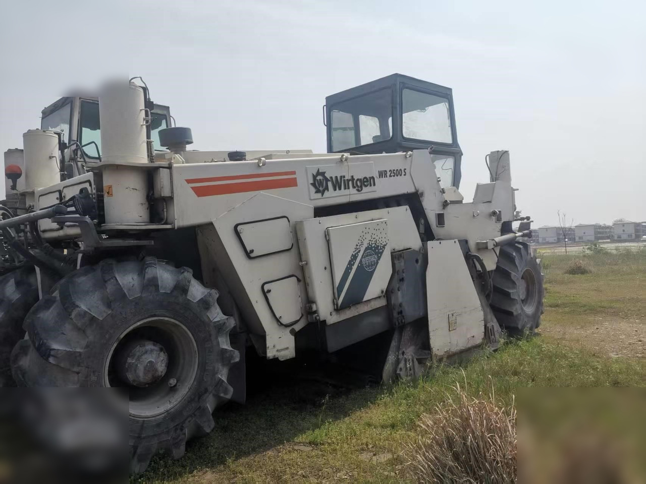 WIRTGEN WR2500 - Estabilizador de suelos: foto 1 WIRTGEN WR2500 - Estabilizador de suelos: foto 1