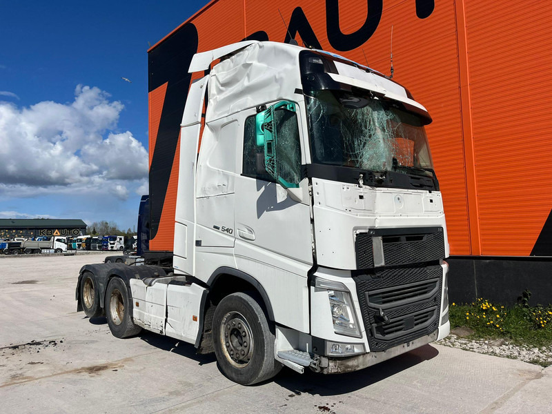 Volvo FH 540 DAMAGED ! / GLOBE XL / HYDRAULICS / DOUBLE BOGIE - Cabeza tractora: foto 4 Volvo FH 540 DAMAGED ! / GLOBE XL / HYDRAULICS / DOUBLE BOGIE - Cabeza tractora: foto 4