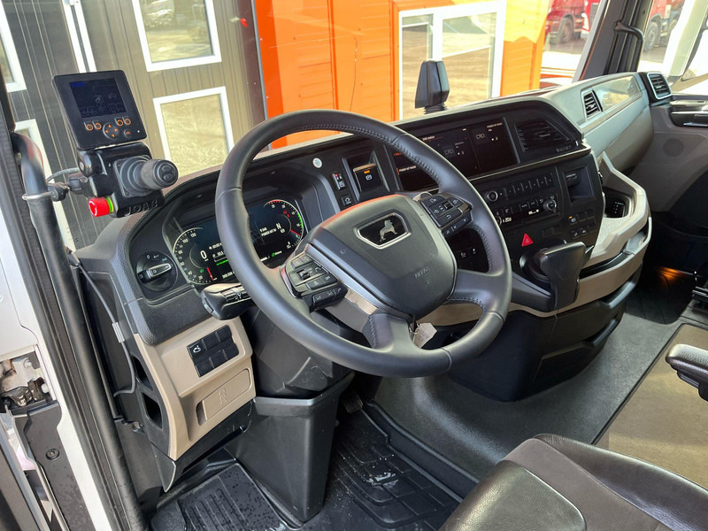 Foto del interior 1: Camión multibasculante MAN TGX 26.510 6x2*4 JOAB L 20 ton / L=5400 / H=1570 mm / INTARDER
