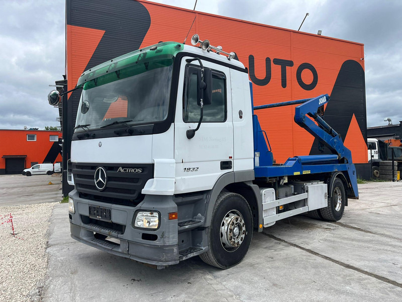 Mercedes-Benz Actros 1832 4x2 JOAB HL 14 U - Camión portacontenedor de cadenas: foto 2 Mercedes-Benz Actros 1832 4x2 JOAB HL 14 U - Camión portacontenedor de cadenas: foto 2
