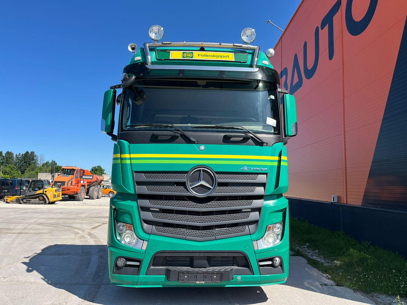 Mercedes-Benz Actros 3563 8x4*4 RETARDER / CHASSIS L=7358 mm - Camión chasis: foto 2 Mercedes-Benz Actros 3563 8x4*4 RETARDER / CHASSIS L=7358 mm - Camión chasis: foto 2