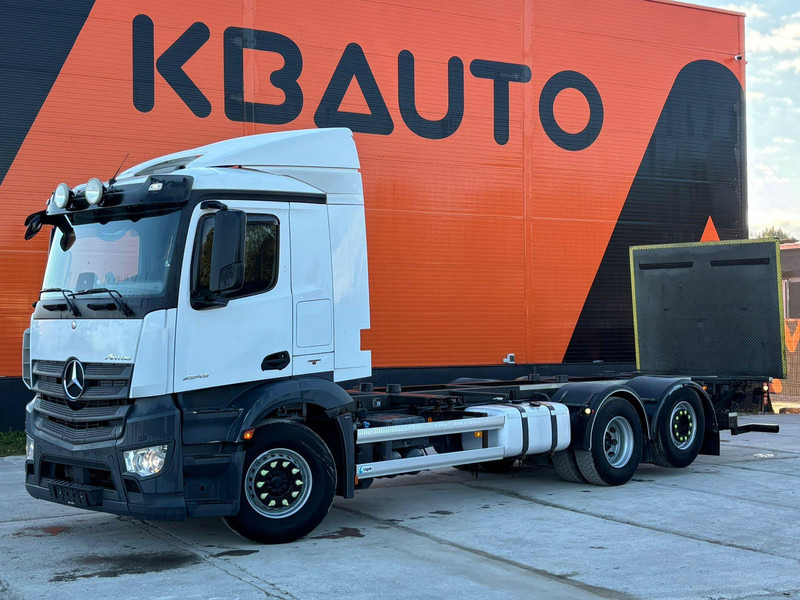 Mercedes-Benz Antos 2545 6x2 RETARDER / CHASSIS L=7812 mm - Camión portacontenedore/ Intercambiable: foto 1 Mercedes-Benz Antos 2545 6x2 RETARDER / CHASSIS L=7812 mm - Camión portacontenedore/ Intercambiable: foto 1
