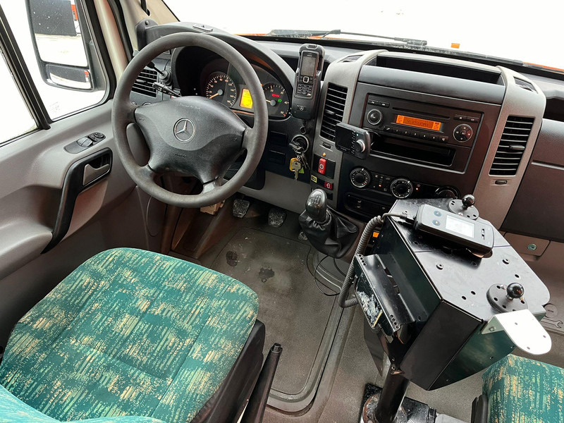 Foto del interior 1: Minibús, Furgoneta de pasajeros Mercedes-Benz Sprinter 515 CDI 20 + 1 SEATS / AC