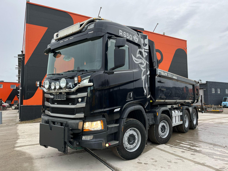 Scania R 650 8x4 FRONT PLOW EQUIPMENT / FULL STEEL / HUB REDUCTION / WEBASTO - Camión volquete: foto 2 Scania R 650 8x4 FRONT PLOW EQUIPMENT / FULL STEEL / HUB REDUCTION / WEBASTO - Camión volquete: foto 2