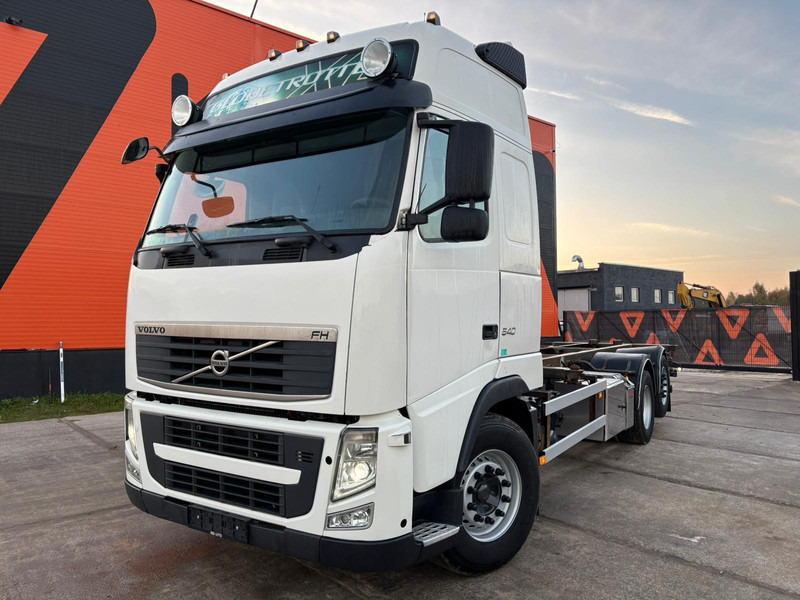 Volvo FH 540 6x2 LOW CHECKED MILEAGE ! / RETARDER / CHASSIS L=6975 mm - Camión chasis: foto 2 Volvo FH 540 6x2 LOW CHECKED MILEAGE ! / RETARDER / CHASSIS L=6975 mm - Camión chasis: foto 2