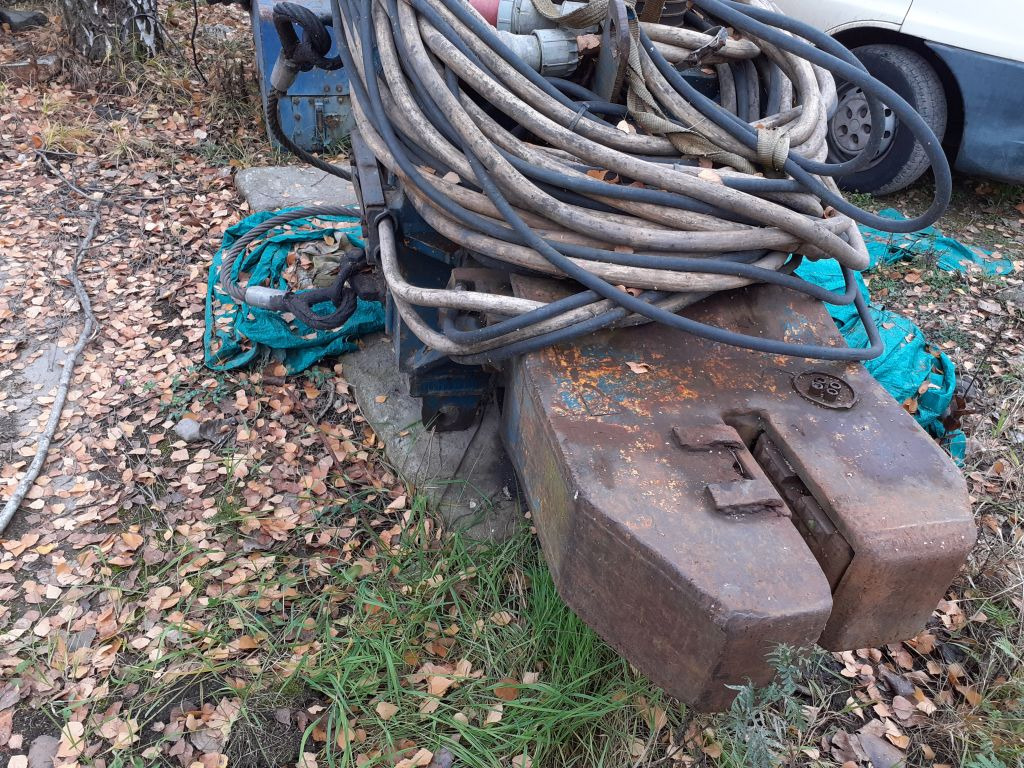 Wibromłot elektryczny TOMEN VM2-2000 do larsenów - Implemento para Maquinaria de construcción: foto 3 Wibromłot elektryczny TOMEN VM2-2000 do larsenów - Implemento para Maquinaria de construcción: foto 3