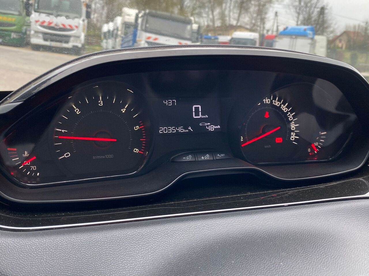 Hatchback Peugeot 208: foto 11