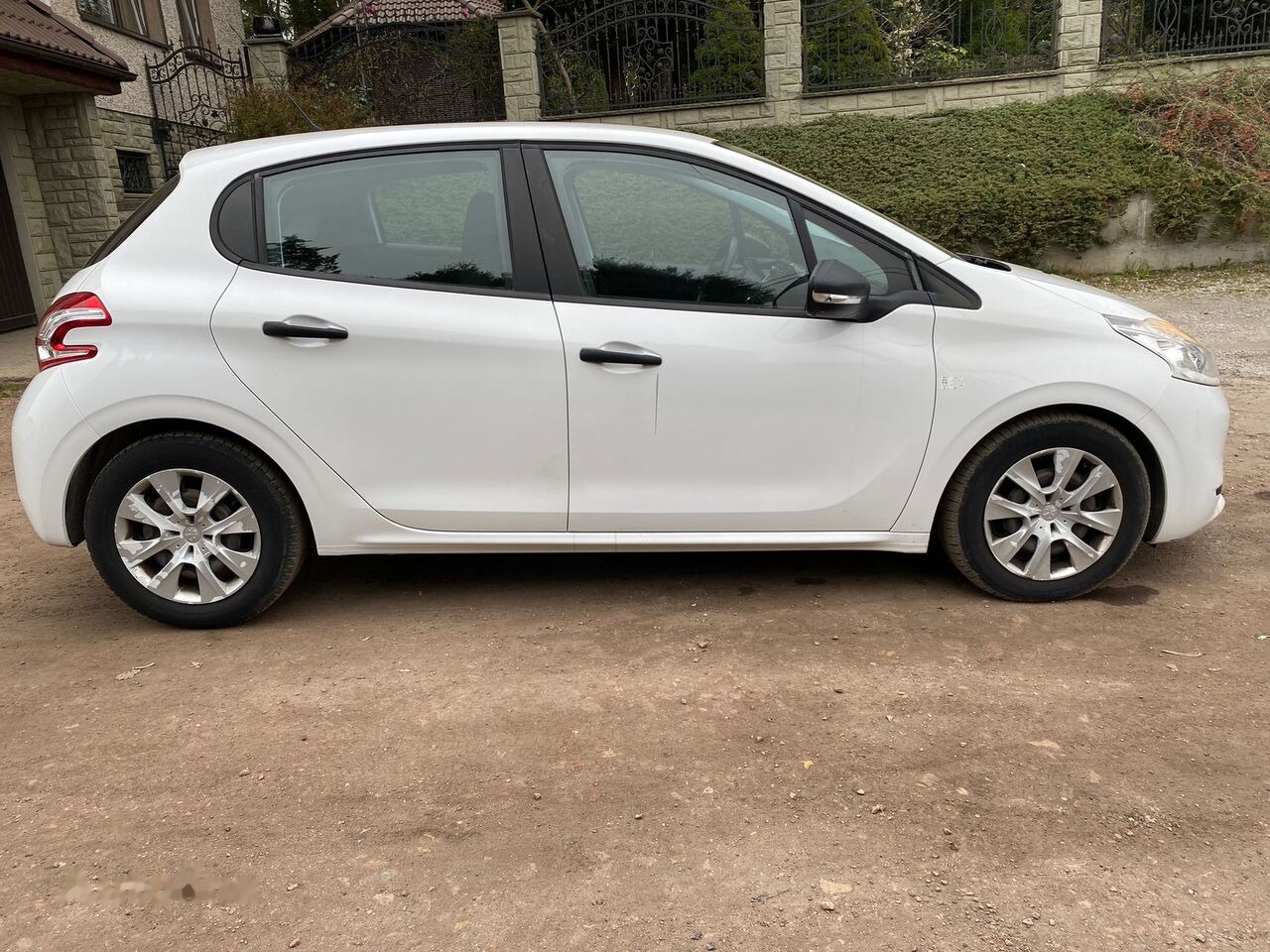 Hatchback Peugeot 208: foto 6