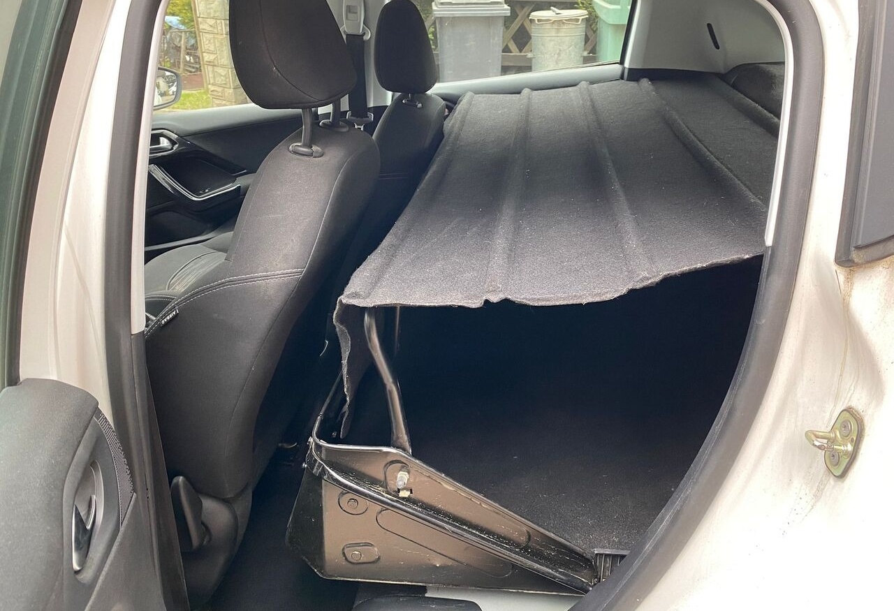 Hatchback Peugeot 208: foto 18