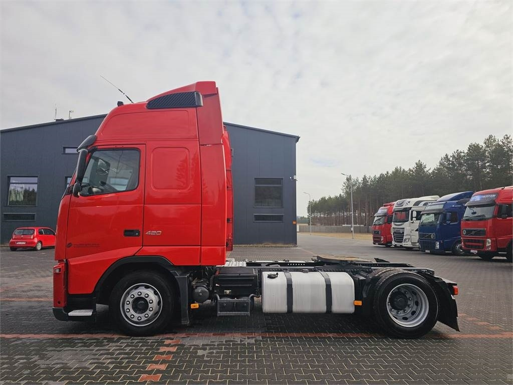 Volvo FH13 XXL NEW TIRES MANUAL 420 EURO 5 2011 - Cabeza tractora: foto 3 Volvo FH13 XXL NEW TIRES MANUAL 420 EURO 5 2011 - Cabeza tractora: foto 3