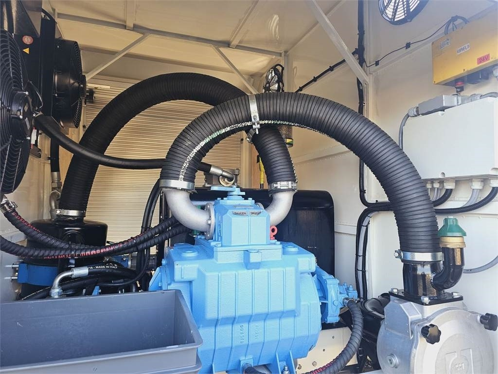 Limpieza de alcantarillado Renault GAMA KANRO KOMBI 5000 WUKO FOR CHANNEL CLEANING: foto 12