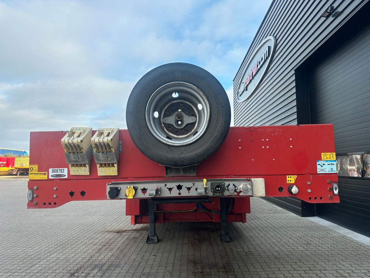 Faymonville 4 achs tieflader / ausziehbar / Radmulden - Semirremolque góndola rebajadas: foto 4 Faymonville 4 achs tieflader / ausziehbar / Radmulden - Semirremolque góndola rebajadas: foto 4