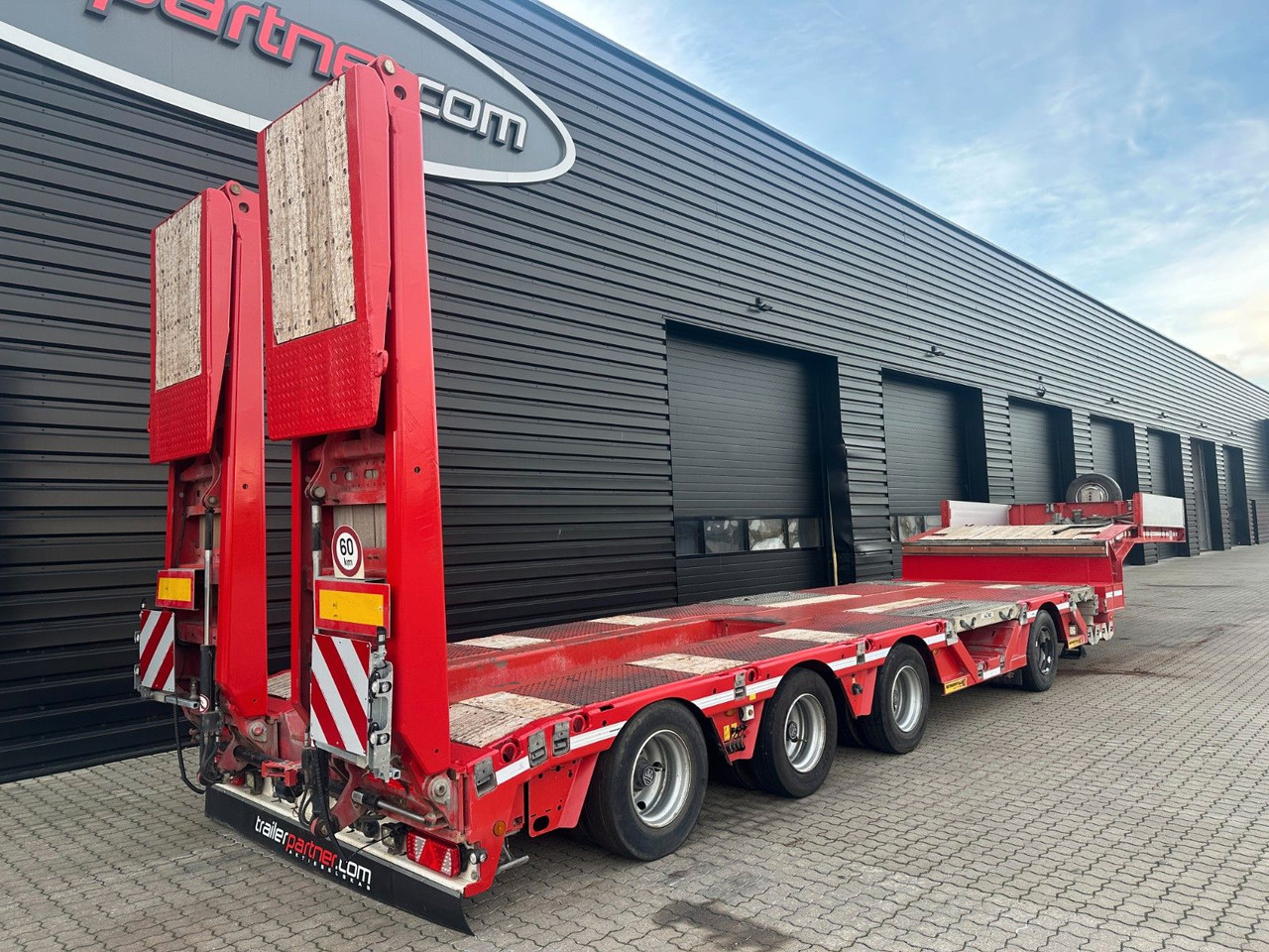 Faymonville 4 achs tieflader / ausziehbar / Radmulden - Semirremolque góndola rebajadas: foto 2 Faymonville 4 achs tieflader / ausziehbar / Radmulden - Semirremolque góndola rebajadas: foto 2