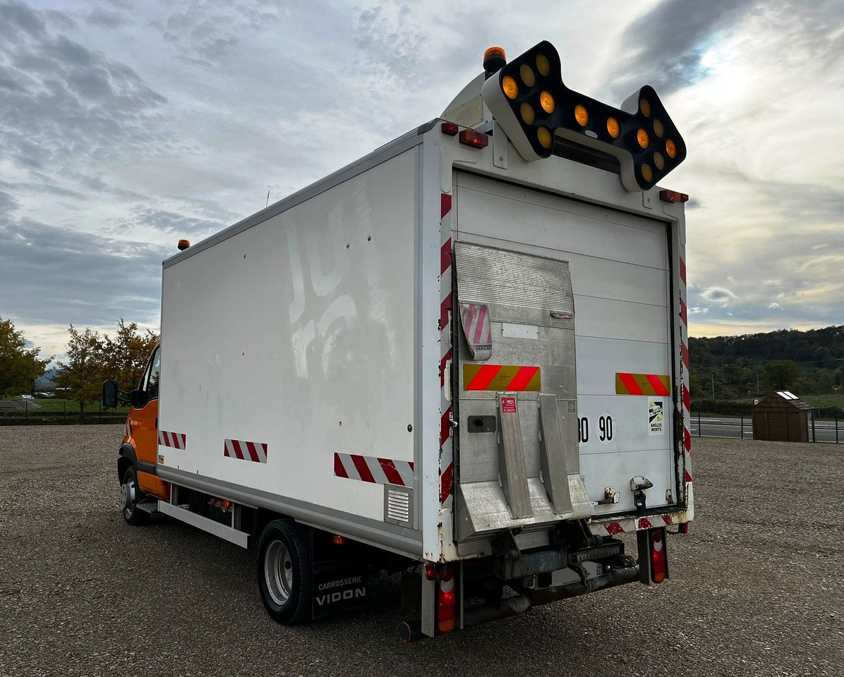 RENAULT Mascott DCI 160 CAISSE + HAYON - Camión caja cerrada: foto 3 RENAULT Mascott DCI 160 CAISSE + HAYON - Camión caja cerrada: foto 3