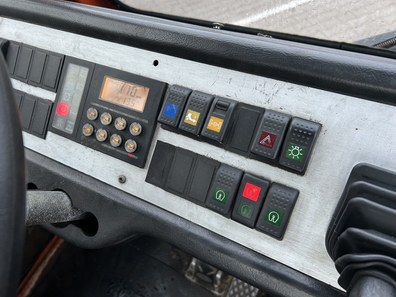 Terberg YT 182 / Allison / Cummins / 2006 / Terminal Tractor - Cabeza tractora: foto 5 Terberg YT 182 / Allison / Cummins / 2006 / Terminal Tractor - Cabeza tractora: foto 5