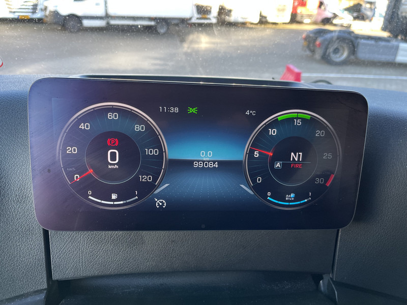 Mercedes-Benz Actros 2124 / Box 7.5 mtr / Laadklep 2000 kg / APK TUV 05-25 - Camión caja cerrada: foto 4 Mercedes-Benz Actros 2124 / Box 7.5 mtr / Laadklep 2000 kg / APK TUV 05-25 - Camión caja cerrada: foto 4