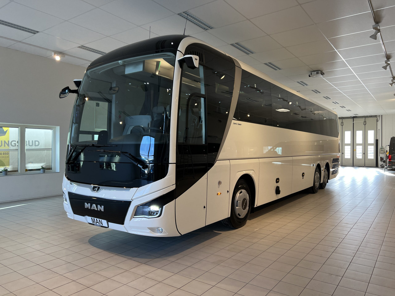 MAN Lions Coach R09 Euro 6E (Dark Edition) - Autocar: foto 3 MAN Lions Coach R09 Euro 6E (Dark Edition) - Autocar: foto 3