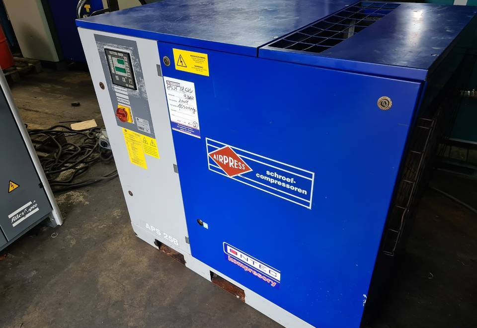 Kompresor śrubowy AIRPRESS APS 25, 18,5 kw, (2) - Compresor de aire: foto 2 Kompresor śrubowy AIRPRESS APS 25, 18,5 kw, (2) - Compresor de aire: foto 2