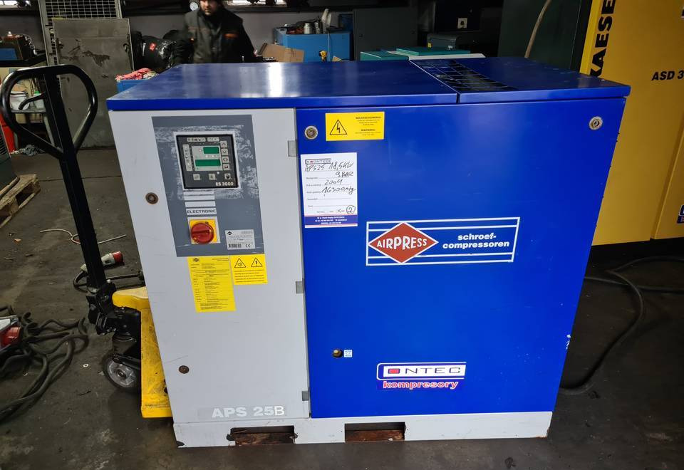 Kompresor śrubowy AIRPRESS APS 25, 18,5 kw, (2) - Compresor de aire: foto 1 Kompresor śrubowy AIRPRESS APS 25, 18,5 kw, (2) - Compresor de aire: foto 1