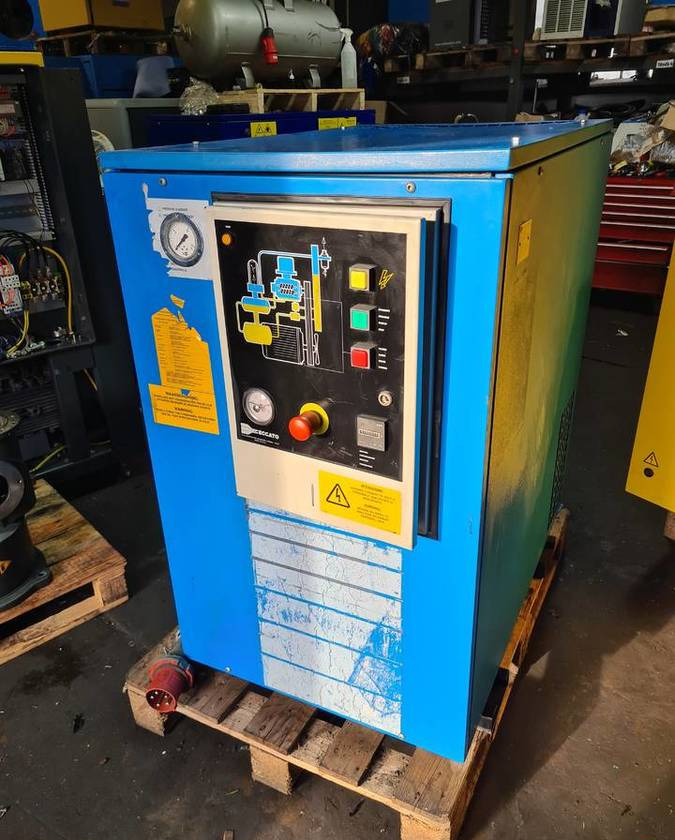 Kompresor śrubowy AIRPRESS, CECCATO 15 kw - Compresor de aire: foto 1 Kompresor śrubowy AIRPRESS, CECCATO 15 kw - Compresor de aire: foto 1