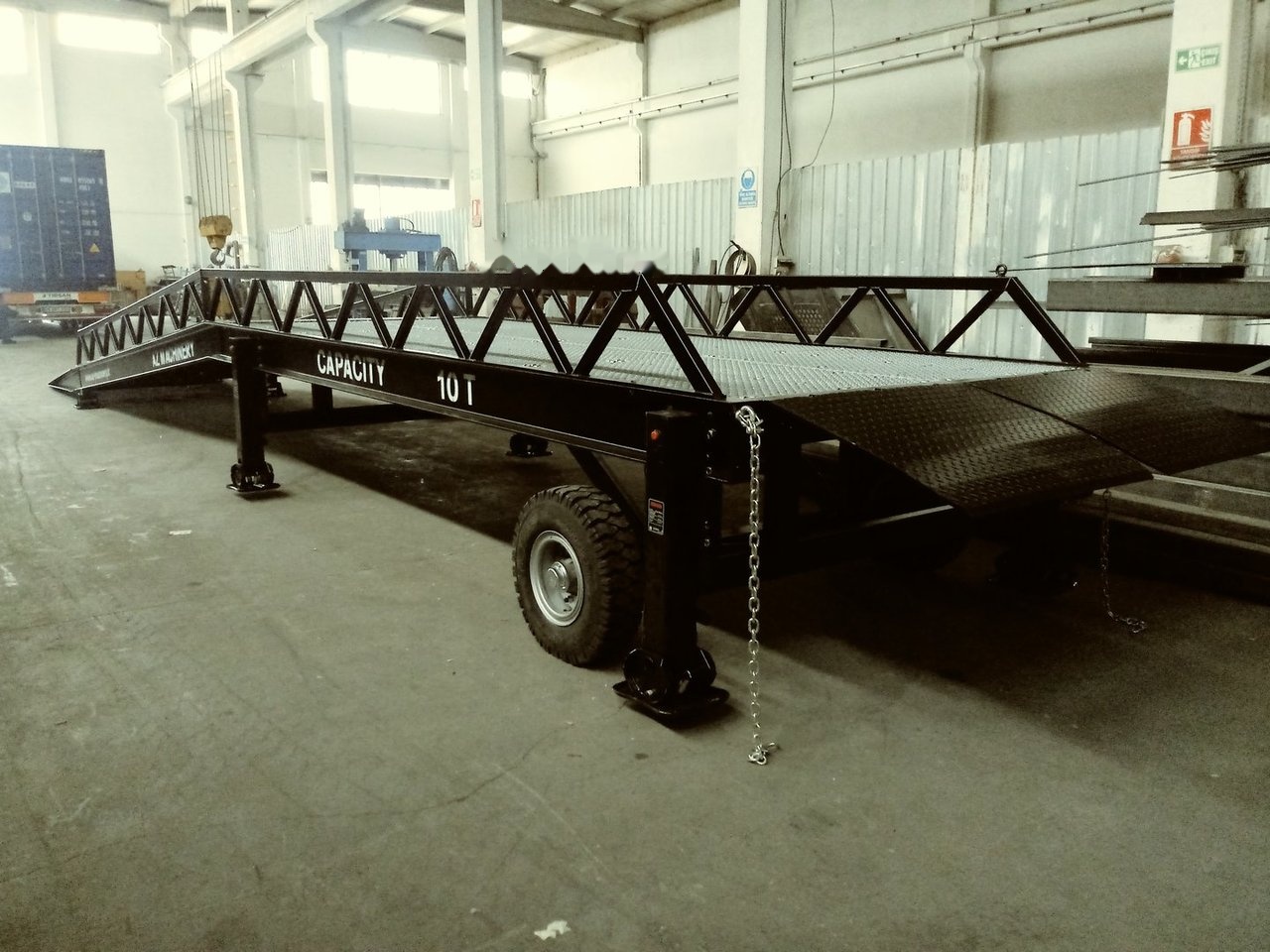AZ RAMP STAR-10-XL mobile loading ramp - Rampa de carga: foto 2 AZ RAMP STAR-10-XL mobile loading ramp - Rampa de carga: foto 2