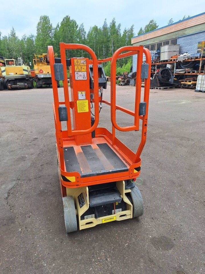 JLG 1230 ES uudet akut!! - Plataforma de tijeras: foto 4 JLG 1230 ES uudet akut!! - Plataforma de tijeras: foto 4