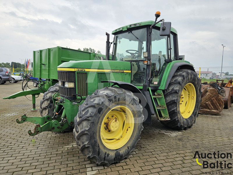 John Deere 6810 - Tractor: foto 1 John Deere 6810 - Tractor: foto 1