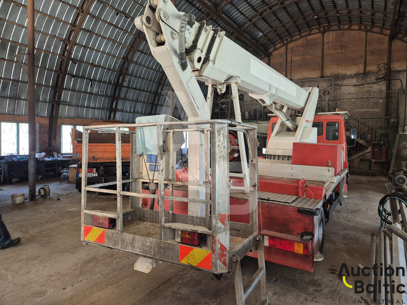 MAN 8.163 - Camión con plataforma elevadora: foto 3 MAN 8.163 - Camión con plataforma elevadora: foto 3