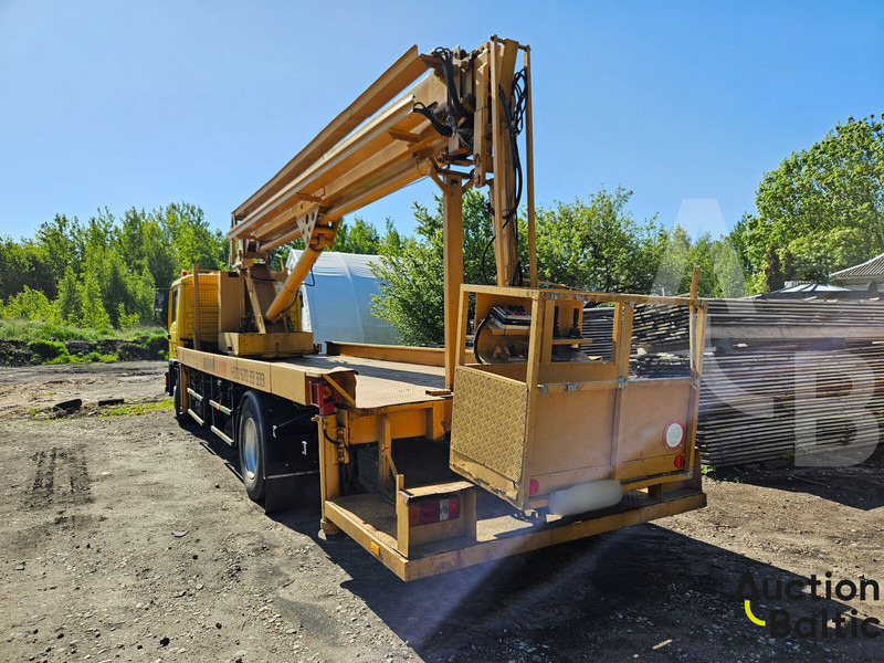 MAN M90 - Camión con plataforma elevadora: foto 4 MAN M90 - Camión con plataforma elevadora: foto 4