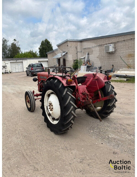 MCCORMICK International Farmall D-324 - Tractor: foto 4 MCCORMICK International Farmall D-324 - Tractor: foto 4